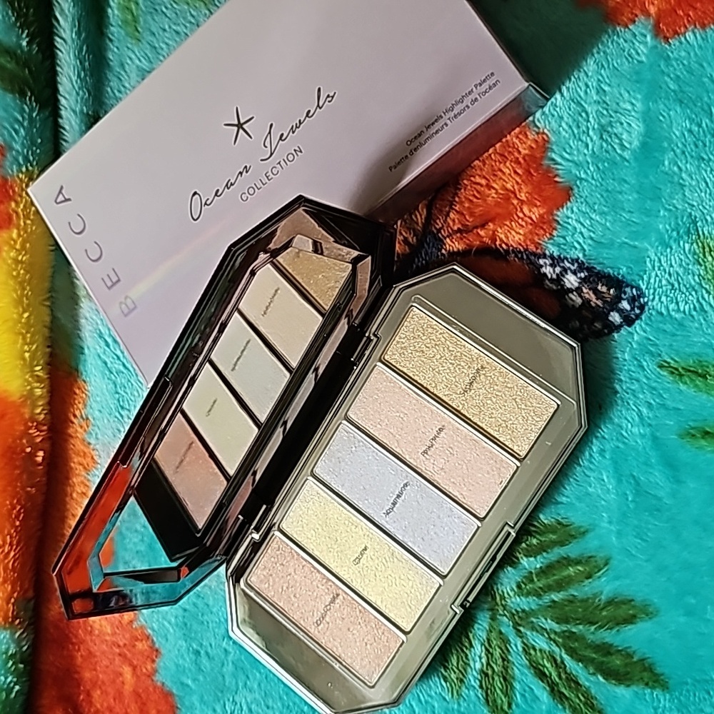 Becca ocean jewels highlighter palette